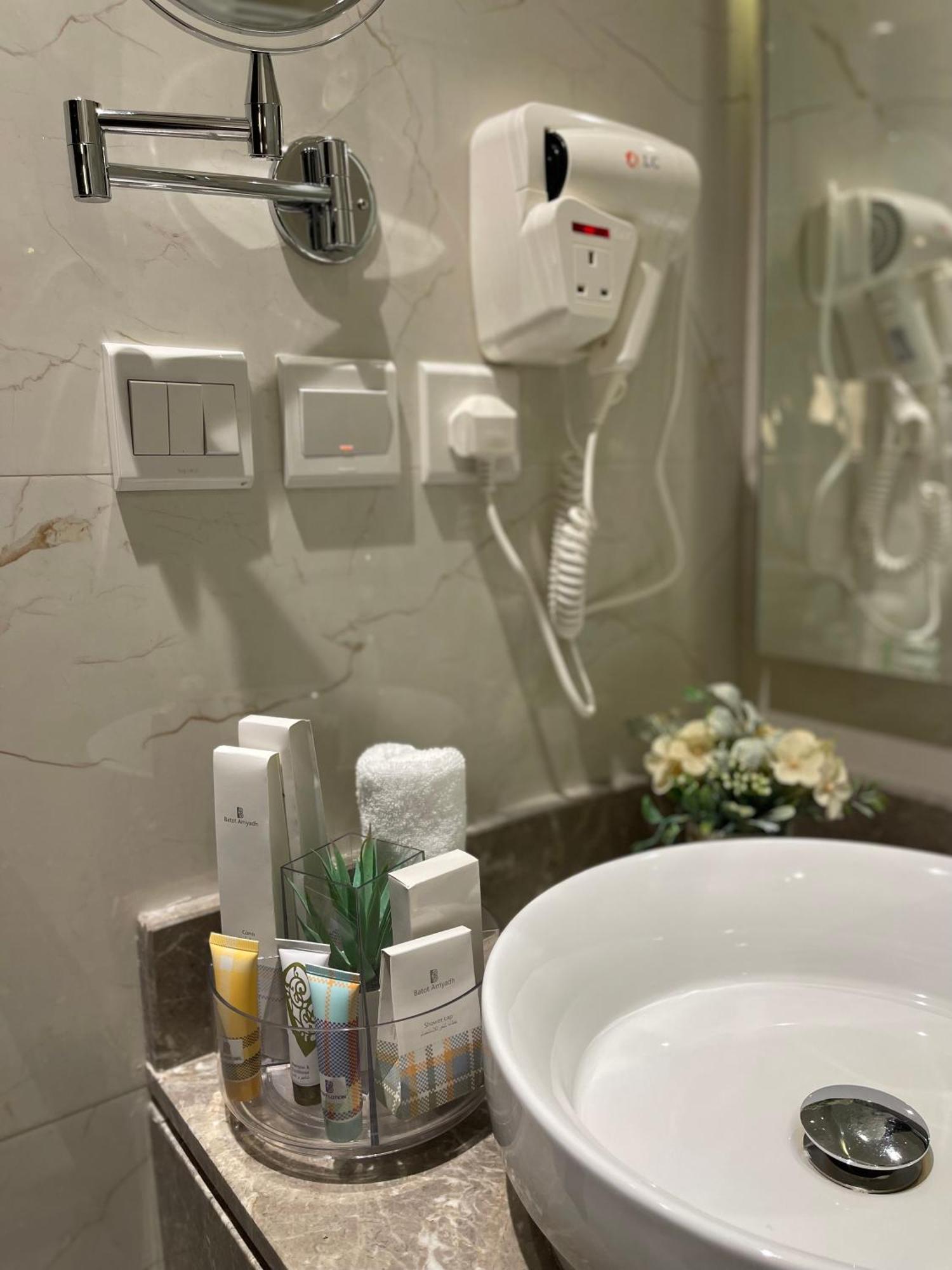 شقق خاصه بطابع حديث وفندقي - تسجيل ذاتي Private Apartments With Modern Vibes - Self Checkin Riade Exterior foto