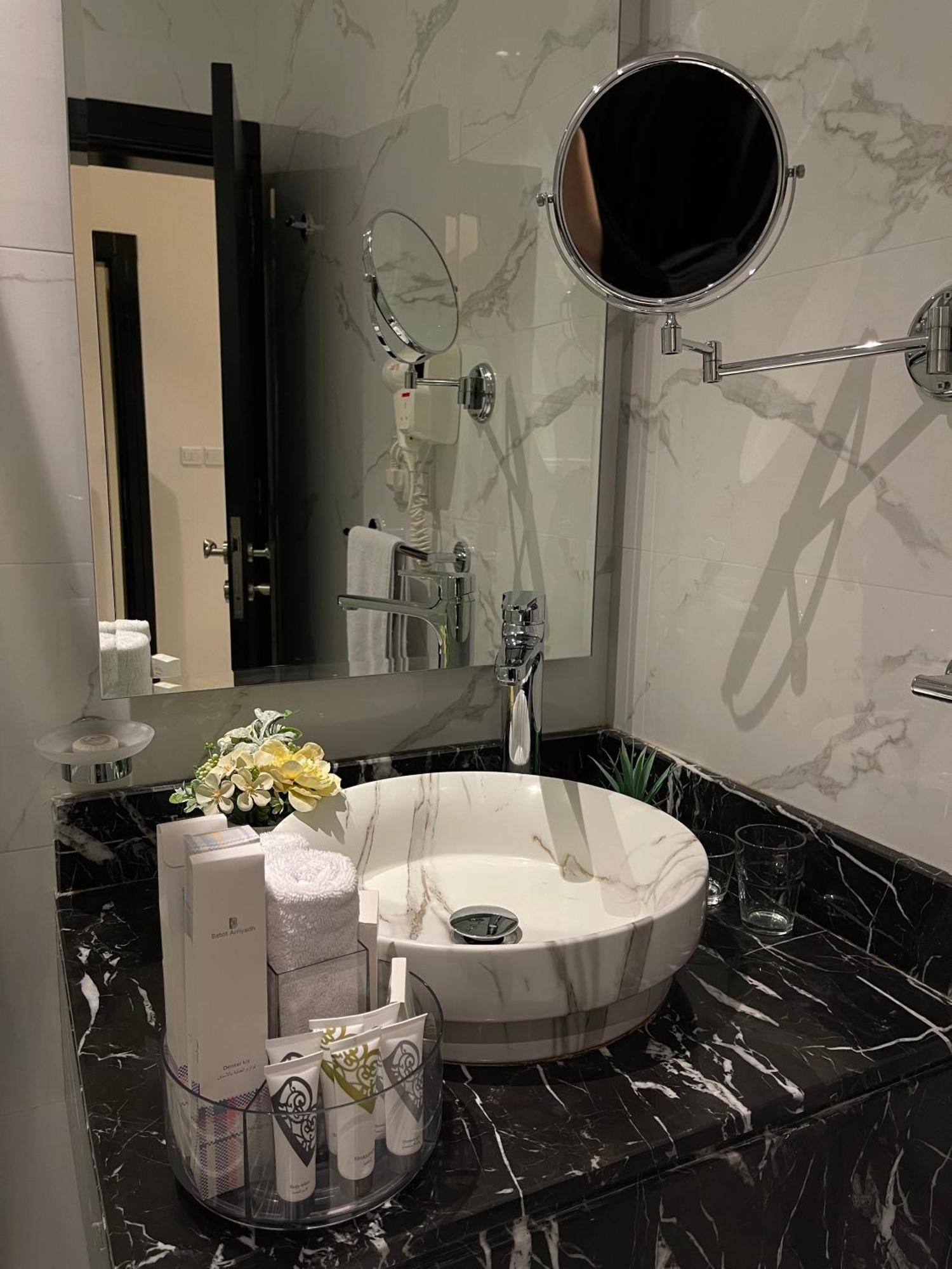 شقق خاصه بطابع حديث وفندقي - تسجيل ذاتي Private Apartments With Modern Vibes - Self Checkin Riade Exterior foto